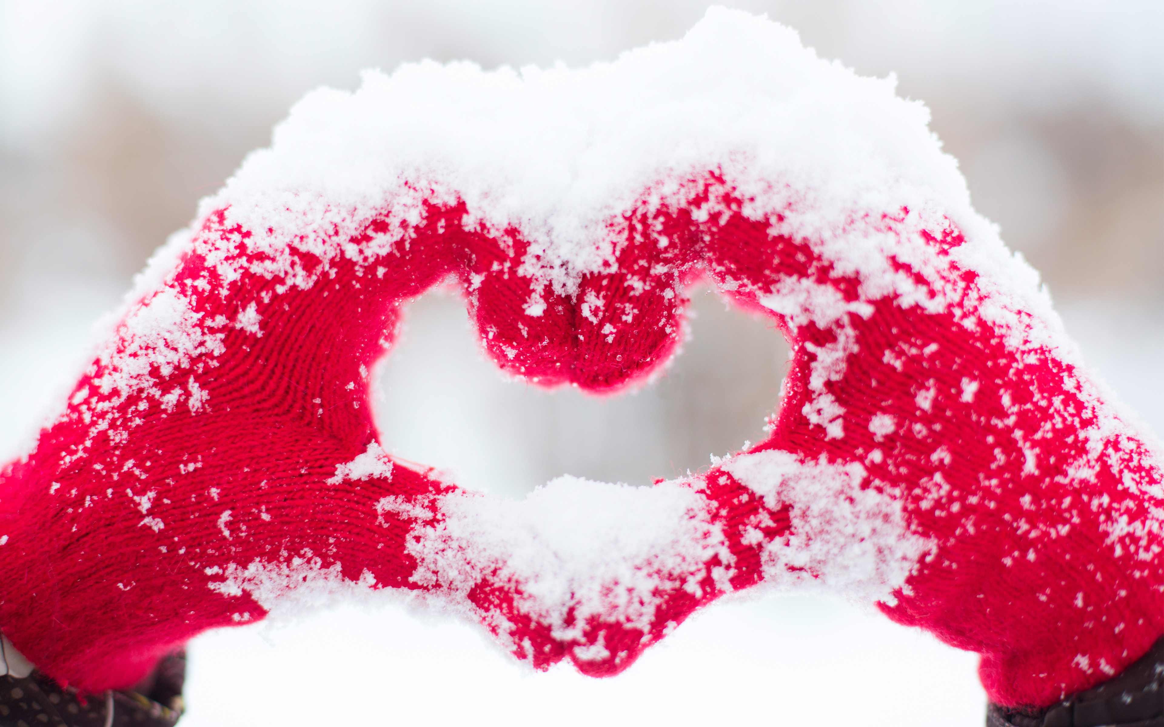 Love heart Snow Hands 5K447378859